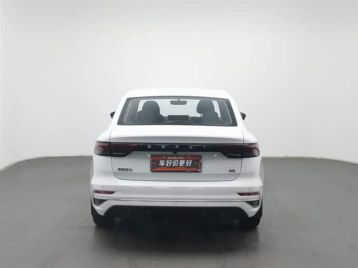 Фото 4 - Geely Emgrand