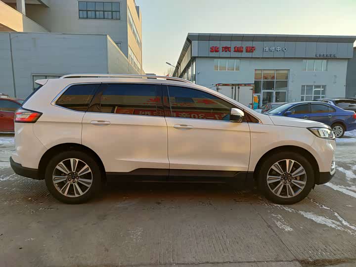 Фото 6 - Ford Edge