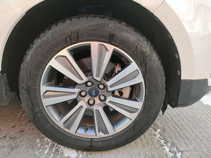 Фото 7 - Ford Edge