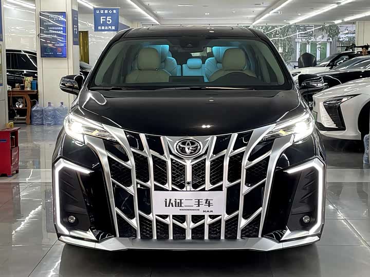 Фото 3 - Toyota Granvia