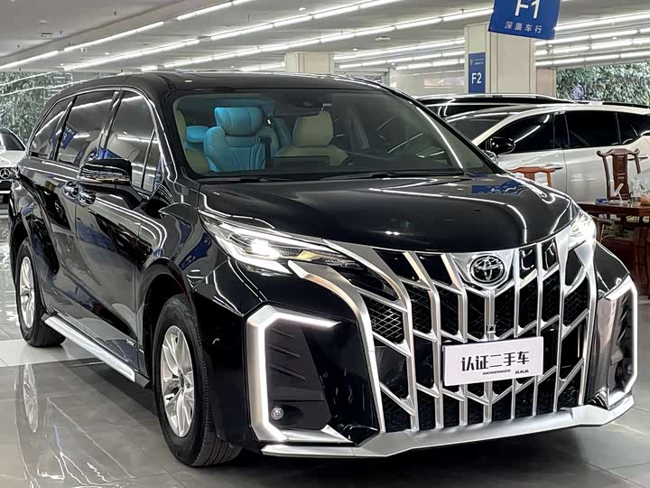 Фото 4 - Toyota Granvia