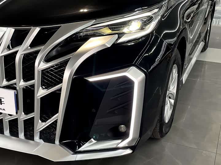 Фото 5 - Toyota Granvia