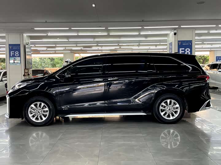 Фото 6 - Toyota Granvia