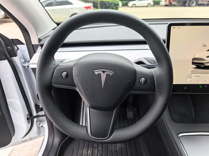 Фото 6 - Tesla Model Y
