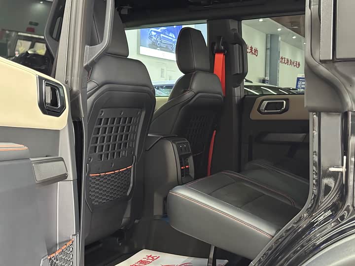 Фото 8 - Ford Bronco