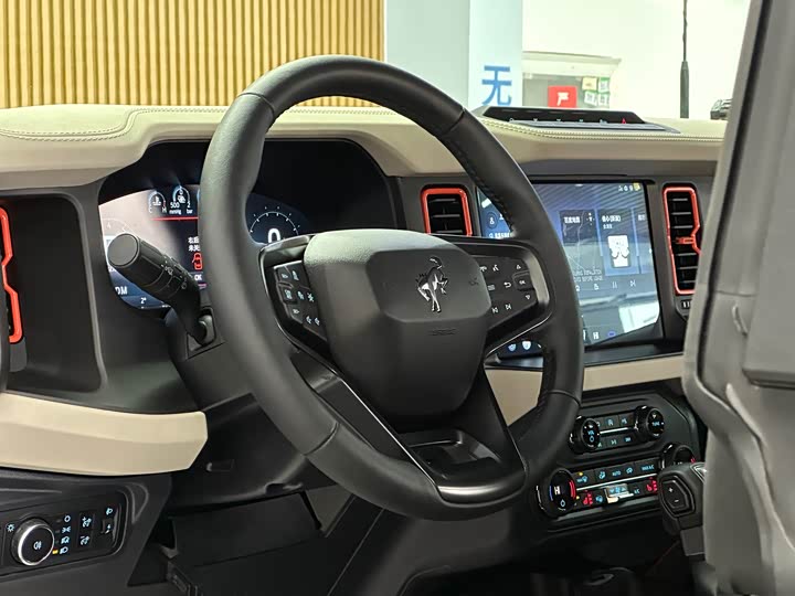 Фото 9 - Ford Bronco