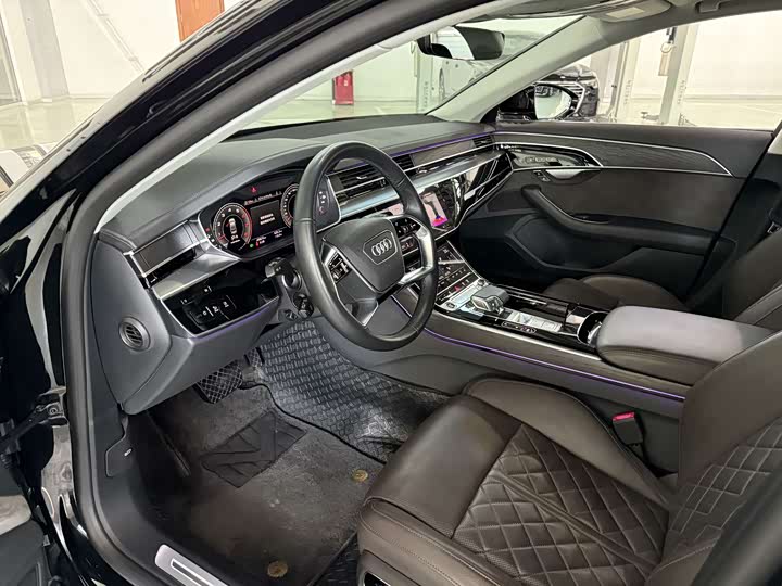 Фото 2 - Audi A8