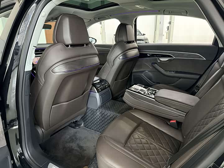 Фото 6 - Audi A8