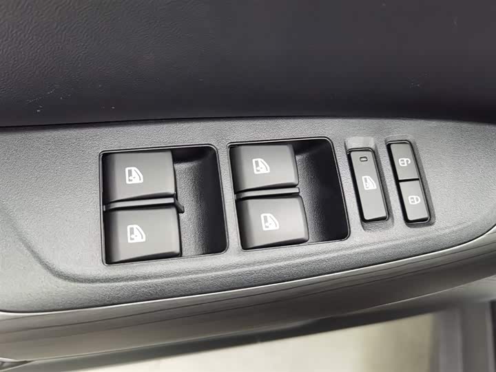 Фото 9 - Changan Eado EV