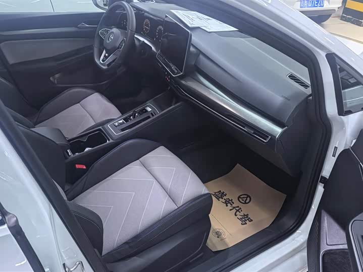 Фото 8 - Volkswagen Golf