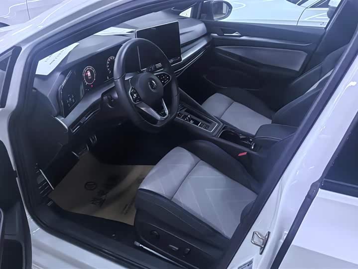 Фото 9 - Volkswagen Golf