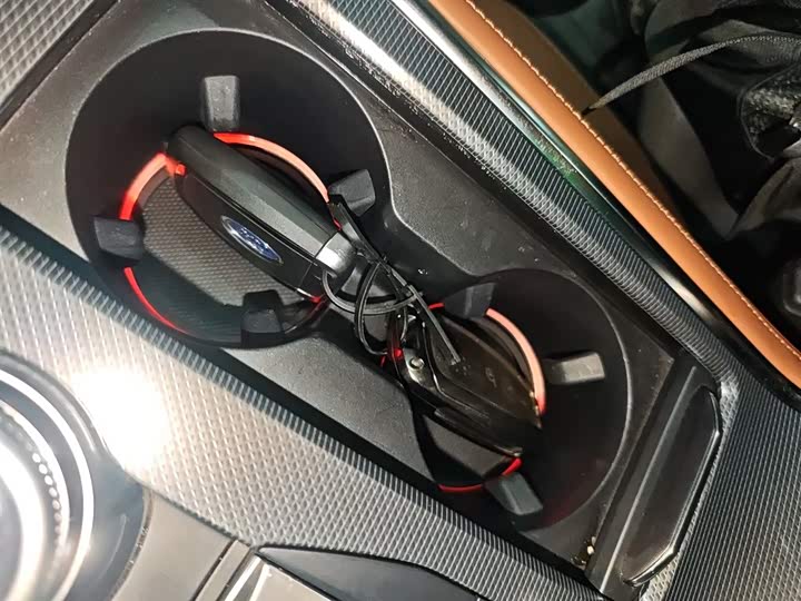 Фото 9 - Ford Explorer