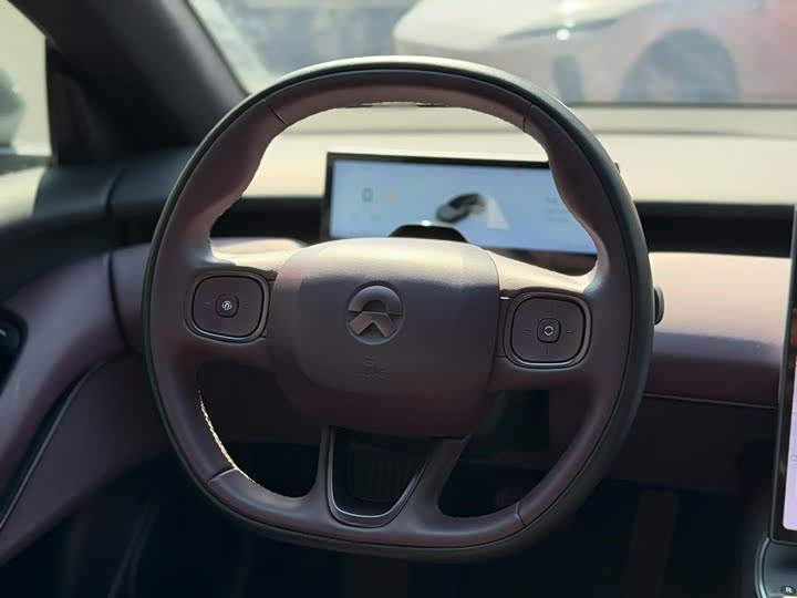 Фото 2 - Nio ET5T