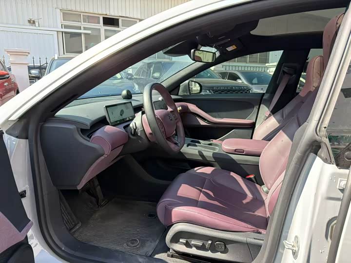 Фото 4 - Nio ET5T