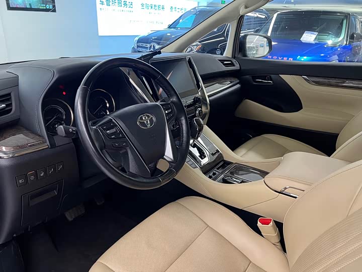 Фото 8 - Toyota Vellfire