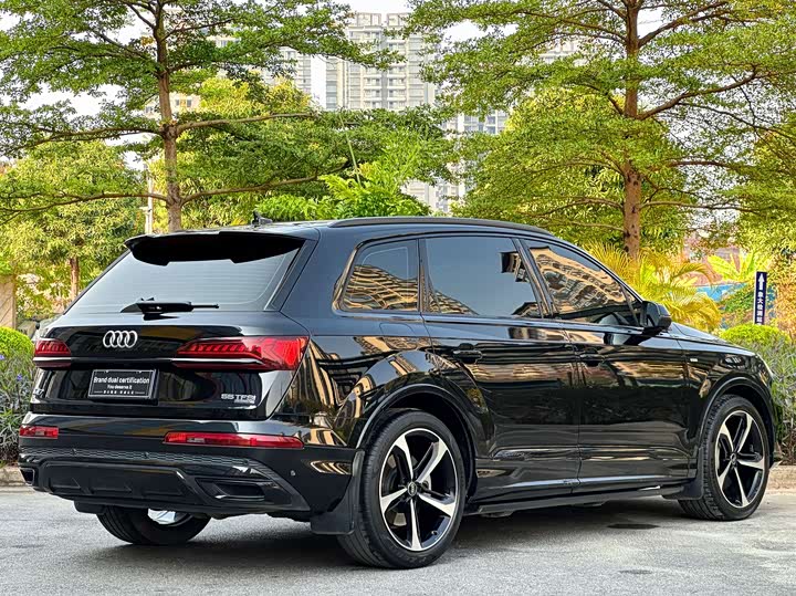 Фото 7 - Audi Q7