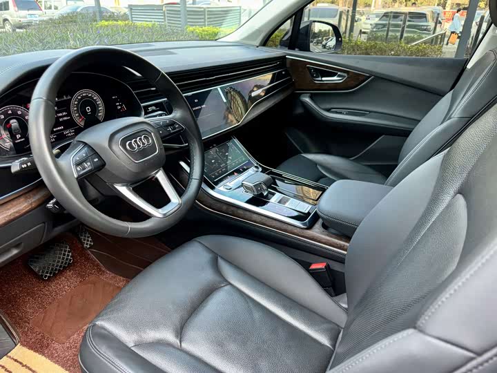 Фото 9 - Audi Q7