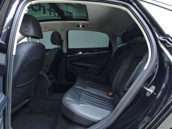 Фото 9 - Volkswagen Passat