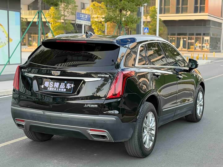 Фото 6 - Cadillac XT5