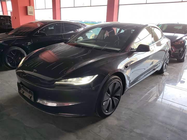 Фото 2 - Tesla Model 3
