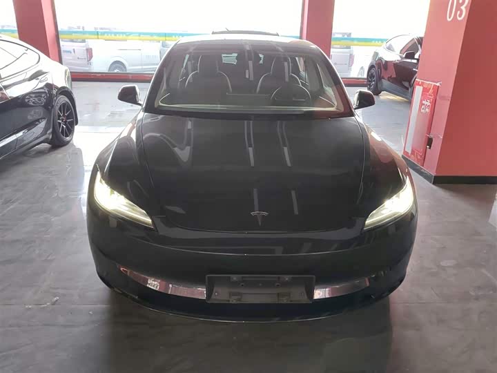 Фото 3 - Tesla Model 3