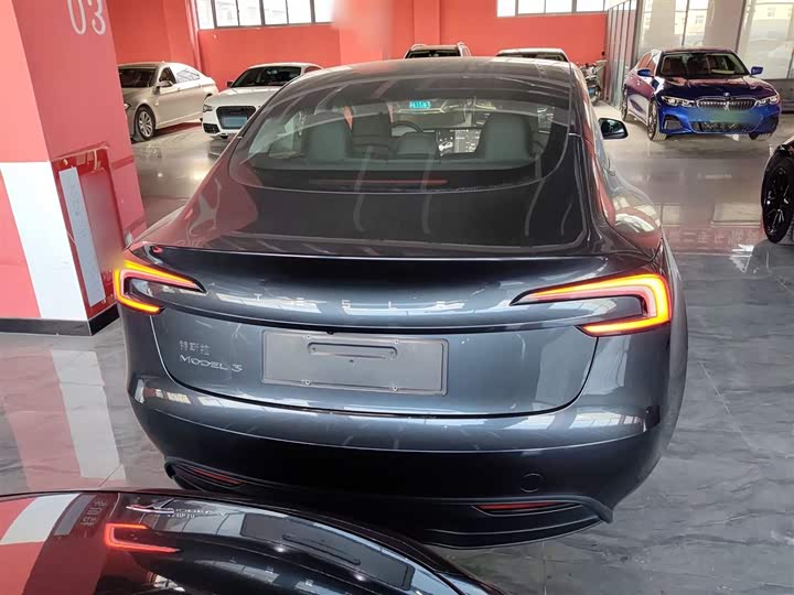 Фото 6 - Tesla Model 3
