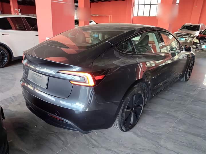Фото 7 - Tesla Model 3