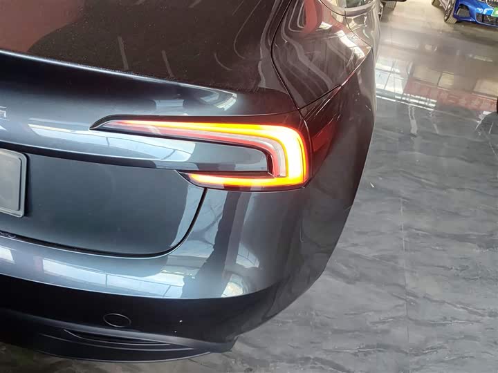 Фото 8 - Tesla Model 3