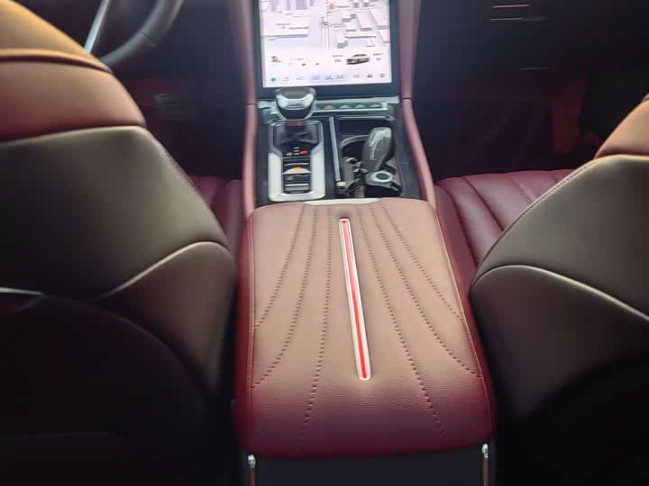 Фото 9 - Hongqi H5