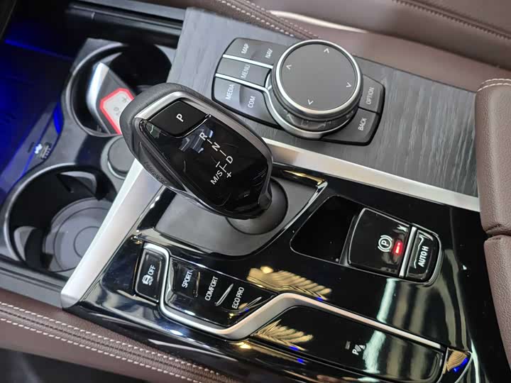 Фото 6 - BMW 5 Series