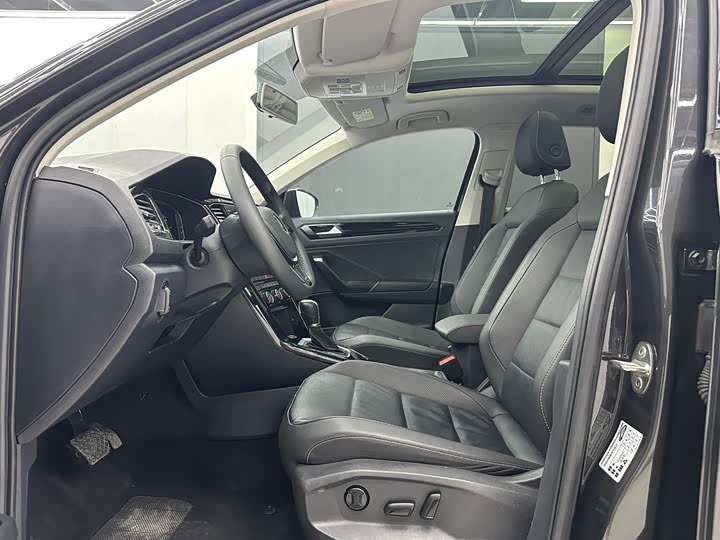 Фото 4 - Volkswagen T-Roc