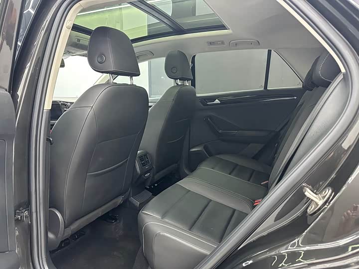 Фото 5 - Volkswagen T-Roc