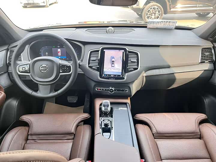 Фото 7 - Volvo XC90