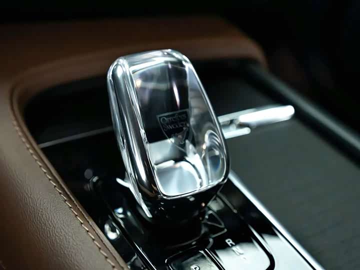 Фото 8 - Volvo XC90