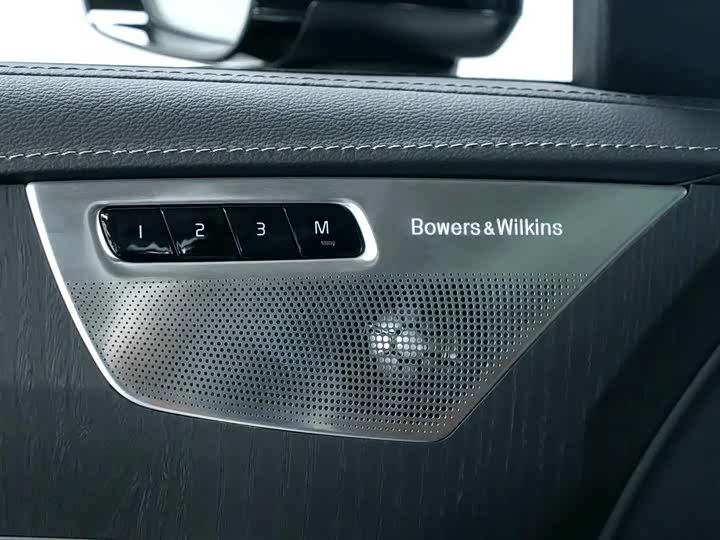 Фото 9 - Volvo XC90