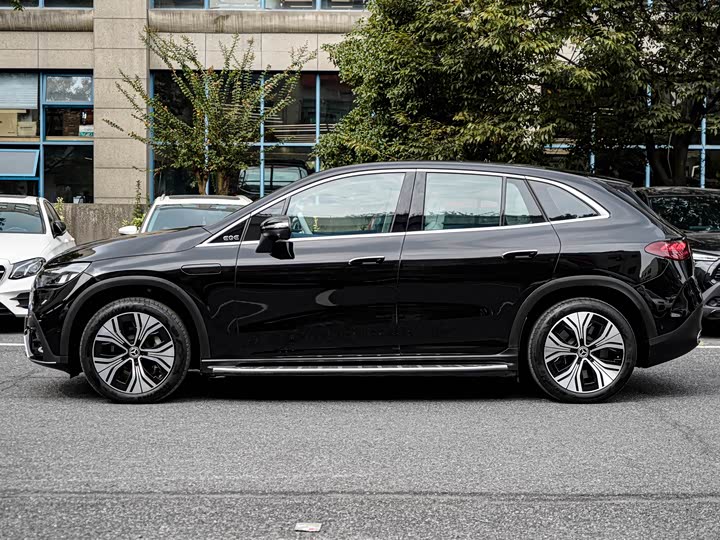 Фото 4 - Mercedes-Benz EQE SUV