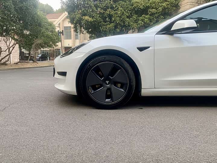 Фото 9 - Tesla Model 3