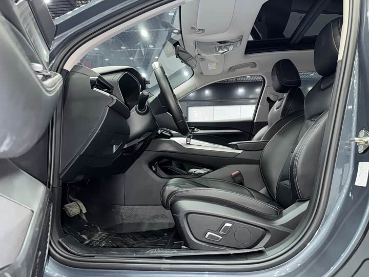 Фото 8 - Geely Preface