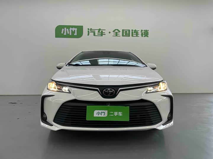 Фото 2 - Toyota Corolla