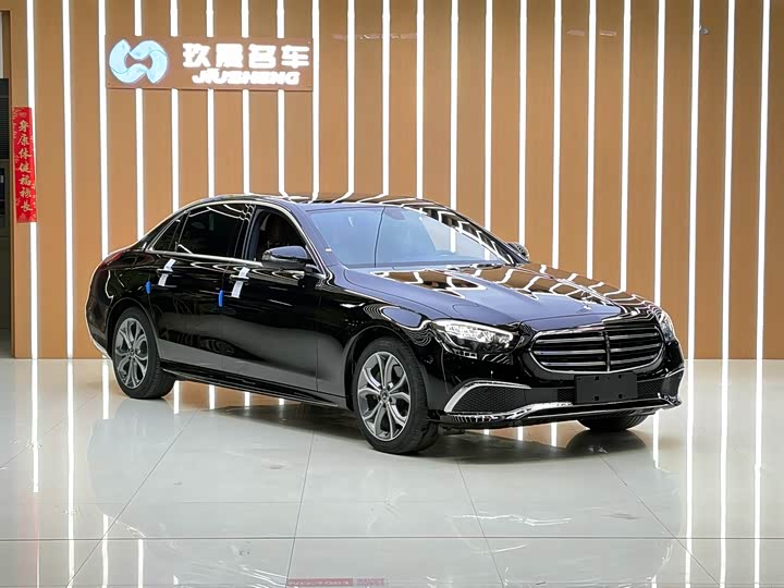 Фото 3 - Mercedes-Benz E-Class