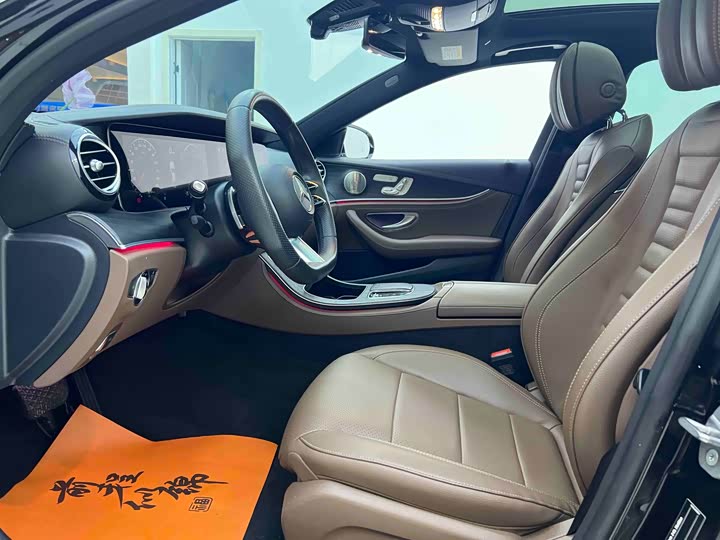 Фото 4 - Mercedes-Benz E-Class