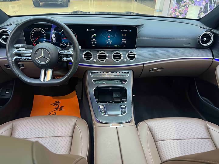 Фото 5 - Mercedes-Benz E-Class