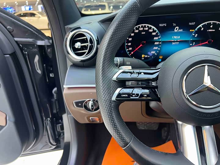 Фото 7 - Mercedes-Benz E-Class