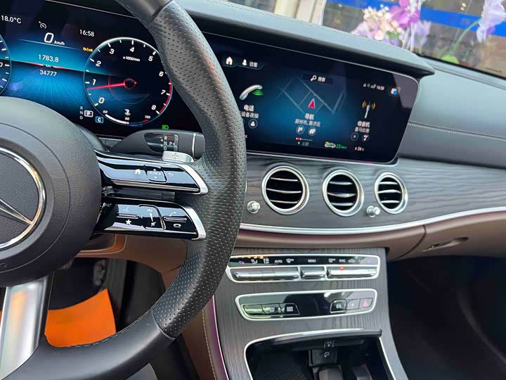 Фото 8 - Mercedes-Benz E-Class