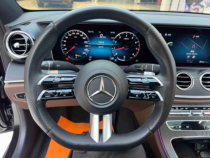 Фото 9 - Mercedes-Benz E-Class