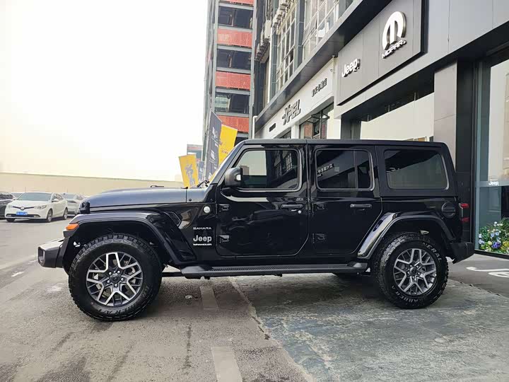 Фото 4 - Jeep Wrangler