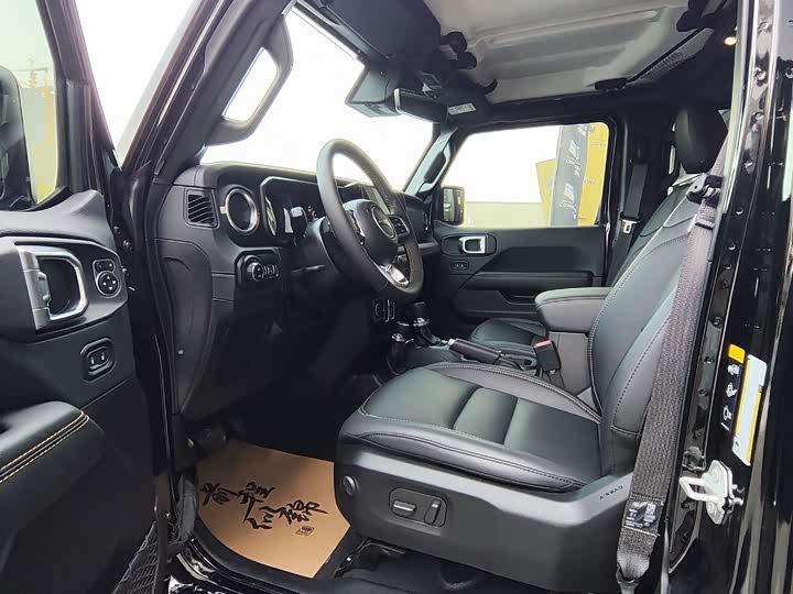 Фото 5 - Jeep Wrangler