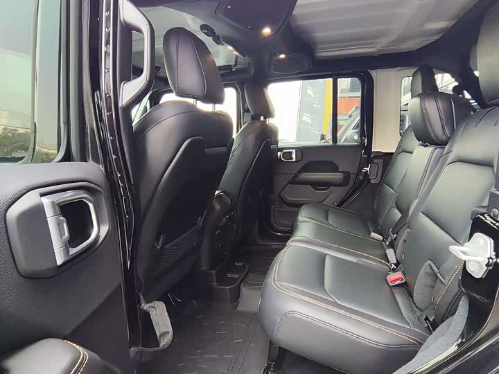 Фото 6 - Jeep Wrangler