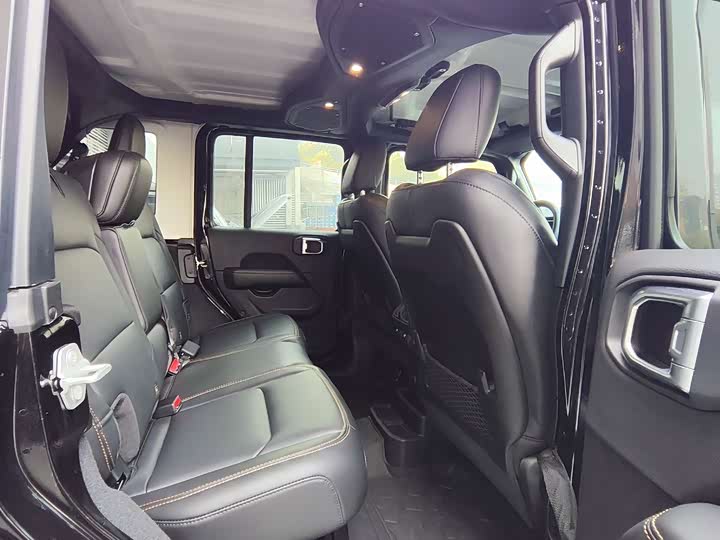 Фото 8 - Jeep Wrangler