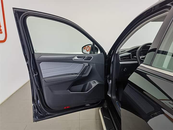 Фото 8 - Volkswagen Tiguan L Hybrid